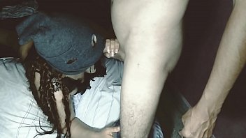 Istri Temanku Menyusu pada Batang Kemaluanku