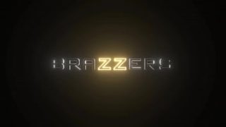Terjebak dan Dipakai Bergilir: Codi Vore dalam Aksi Penuh di Brazzers