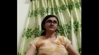 Desi hot boss yang bikin nafsu membara