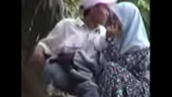 Jilbab Malaysia Mengocok Kontol