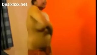 Istri India Desi Rupali Bhabhi Menggoda dengan Tubuh Telanjangnya