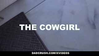 Gadis Desa Menggoda Ayah Tirinya dengan Sepatu Boots yang Menggairahkan