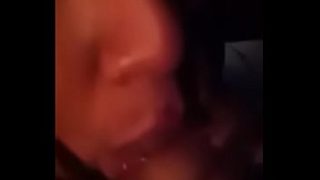 Gadis Desi mengisap dengan liar dan penuh nafsu