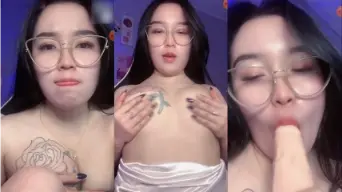 Cewek Berkacamata yang Ganas Pengen Ngentot Kontolmu