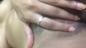 Aksi Rahasia Desi yang Menggoda