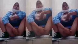 Gadis SMP Mainin Vagina di Kamar Mandi Sekolah