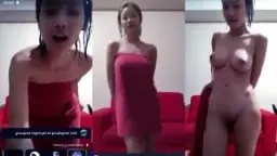 Pemandangan Menggoda Panya Toge Usai Mandi di Show VIP