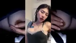 Ruby Jane, Tiktoker Seksi yang Asyik Mainin Payudara Mulusnya