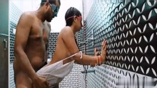 Video Mesum Pasangan Nakal Beraksi di Kamar Mandi