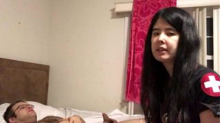 Alexandria Wu Beraksi sebagai Dokter Perempuan Asia Seksi di IGD yang Menggoda