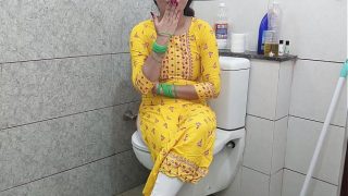 Ibu Tiri India Menggoda Anak Tirinya di Kamar Mandi dengan Suara Erotis