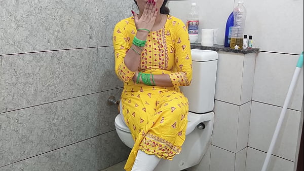 Ibu Tiri India Menggoda Anak Tirinya di Kamar Mandi dengan Suara Erotis