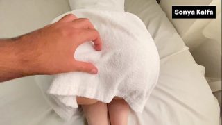 Ibu Tiri Seksi Digoyang Usai Berenang