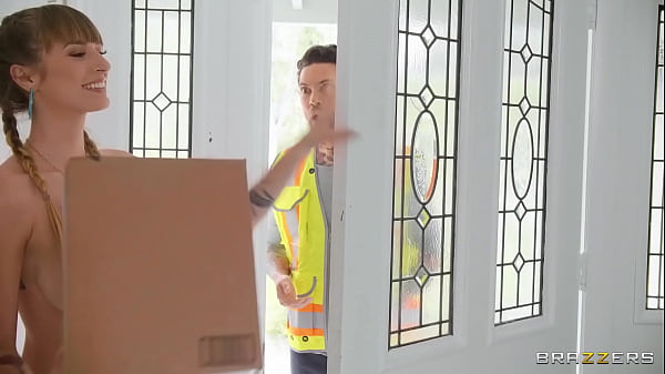 Pengantar Paket yang Menggoda / Video Lengkap Brazzers di https://zzfull.com/delivery