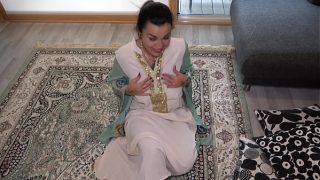 Arab Stepmom Bergairah dengan Bokong Besarnya dan Anak Tirinya – Film Dewasa Arab – Adegan Nyata Terbaru