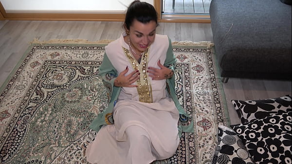 Arab Stepmom Bergairah dengan Bokong Besarnya dan Anak Tirinya – Film Dewasa Arab – Adegan Nyata Terbaru