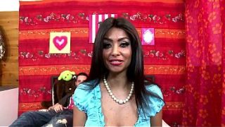Mama Latina yang menggoda dan siap memuaskan hasratmu