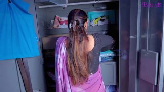 Pembantu India berbokong besar ketahuan mencuri celana dalam majikan, lalu suaminya menggenjot memek berbulunya dari belakang dengan suara Hindi