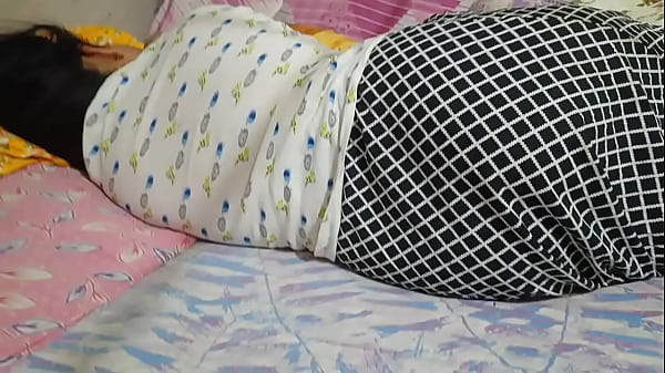 Istri Rumah Tangga India Nikmati Bercinta dengan Penuh Nafsu