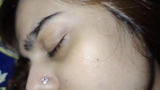 Malam Panas dengan Tetangga Seksi yang Menggoda
