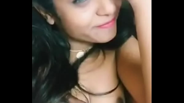 Istri Desi yang menggoda bersama suaminya