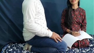 Guru India menggila dari belakang dengan suara serak menggoda
