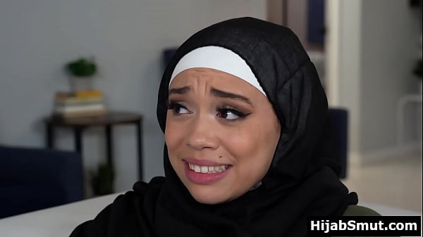 Malam Pertama yang Panas antara Kakak Tiri Muslim dan Adik Tirinya