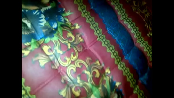 Mami Indonesia Panas Menggoda di Atas Kontol Besar