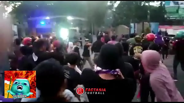 Baku Hantam Brutal di Tribun: Persik vs PSIM, Adu Panas Suporter yang Bikin Bergetar!
