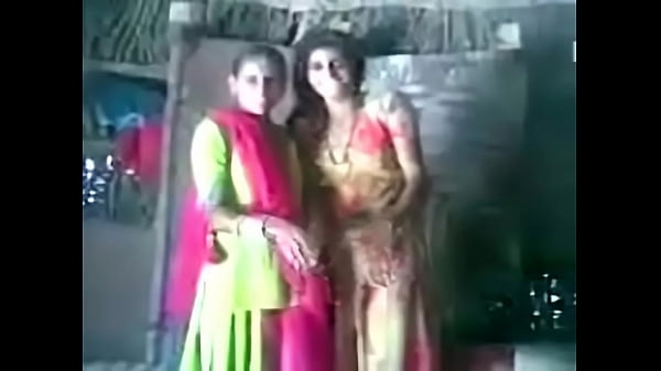 Kesenangan Lesbian Desi yang Menggoda