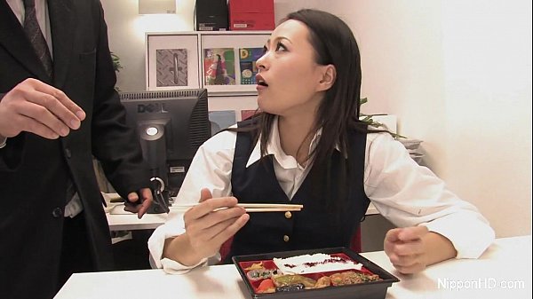 Ranjang Kantor Jepang: Isap Penuh Nafsu di Balik Pintu