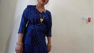 Gadis desi India panas dari desa merintih kesakitan saat bercinta doggy style dengan audio Hindi yang jelas
