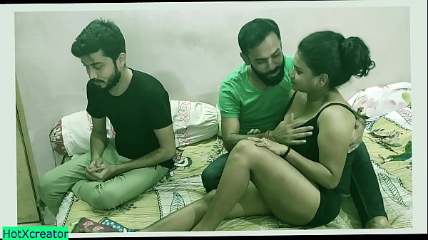 Cowok India berbagi pacar seksi dengan perjaka, mereka bertiga ngentot bersama!!! dengan audio Hindi jernih