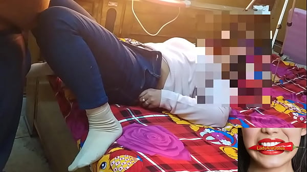 Gadis India panas beraksi! Adegan ranjang asli dari India