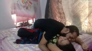 Kakak Tiri India dan Adik Tiri: Video Mesum Panas dengan Suara Jernih dan Musik Penggoda