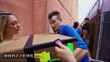 Gadis Jalang Gypsy Rose dan Sav Shawz Menggila di Jalanan, Cuma di Brazzers! Masuk Kode XVPROMO untuk Diskon Eksklusif