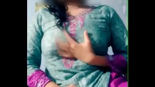 Gadis India yang Tak Puas Menggoda Diri Sendiri di Webcam! Cewek Desi Super Hot Pamer Payudara Besar