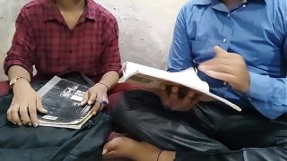 कॉलेज की छात्रा ने पढ़ाई में लापरवाही की तो अध्यापक ने उसे जबरदस्त चुदाई देकर सबक सिखाया