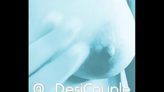 Istri Desi berbisik mesra dalam bahasa Hindi