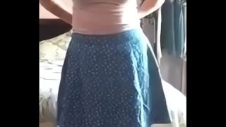 Mariska menggoyang memeknya yang basah sambil mengocok penuh nafsu