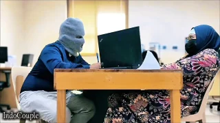 Istri muslim berhijab selingkuh sama teman kantornya. Sekretaris selingkuh lagi asik muasin memeknya pakai vibrator favoritnya p
