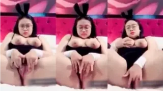 Cewek Berkacamata dengan Payudara Besar yang Kesepian dan Haus Nafsu Part 3