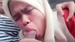 Digoyang Ganas Cewek Berjilbab di Dalam Mobil