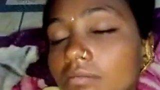Gadis desa mabuk terbuka di hadapan umum