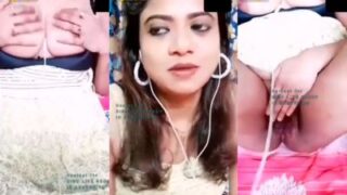 Gadis desi telanjang menggoda pria dengan aksi panas saat video call bercinta