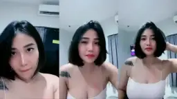 Gadis Manis Pacarmu Siaran Langsung dengan Tanktop Putih yang Menggoda