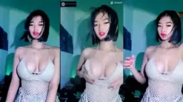Live Barbar di Bukit dengan Lingerie Menggoda