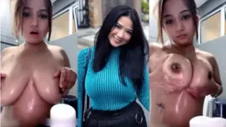 Menggoda Payudara Besar di Kamar Mandi