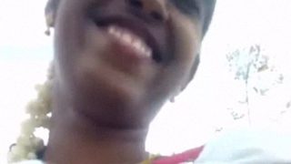 Video gadis Adivasi India bugil di alam terbuka