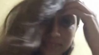 Video gadis India perawan kuliahan angkat kaos